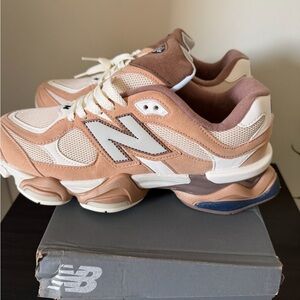 9060 Peach and Cream Fashion Sneakers